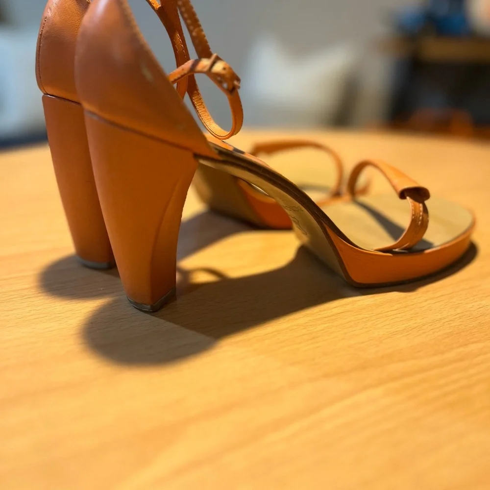 Elegant Women's Coral Heels, by BCBGMaxAzria - Picture 6 of 14